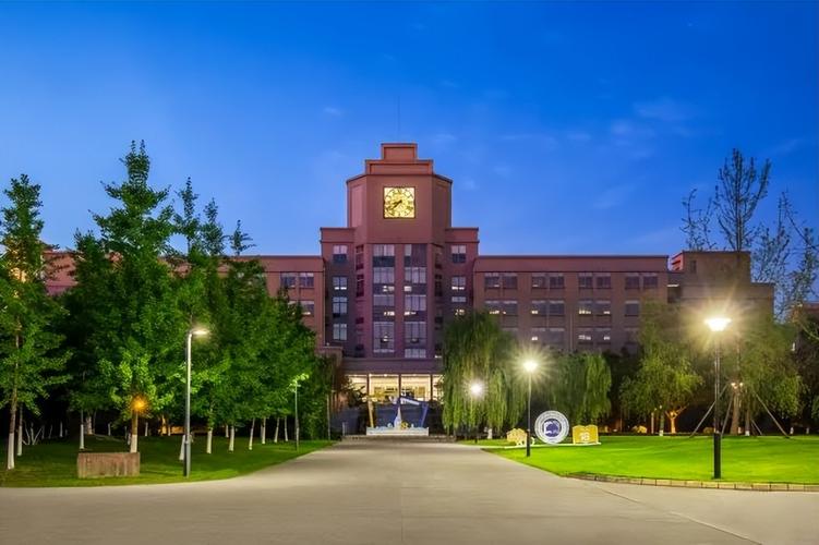 开设有四川省首个国家一流酒店管理本科专业!银杏,遇见精彩人生